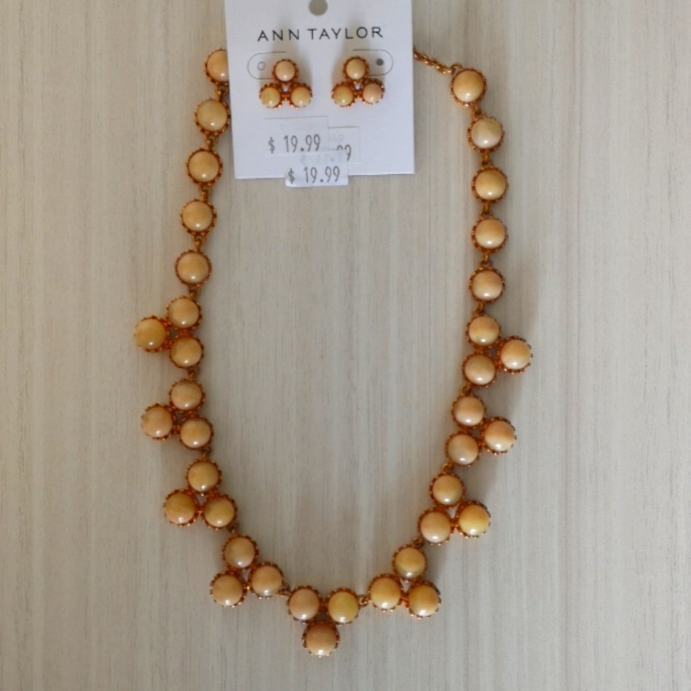 Necklace and earrings set